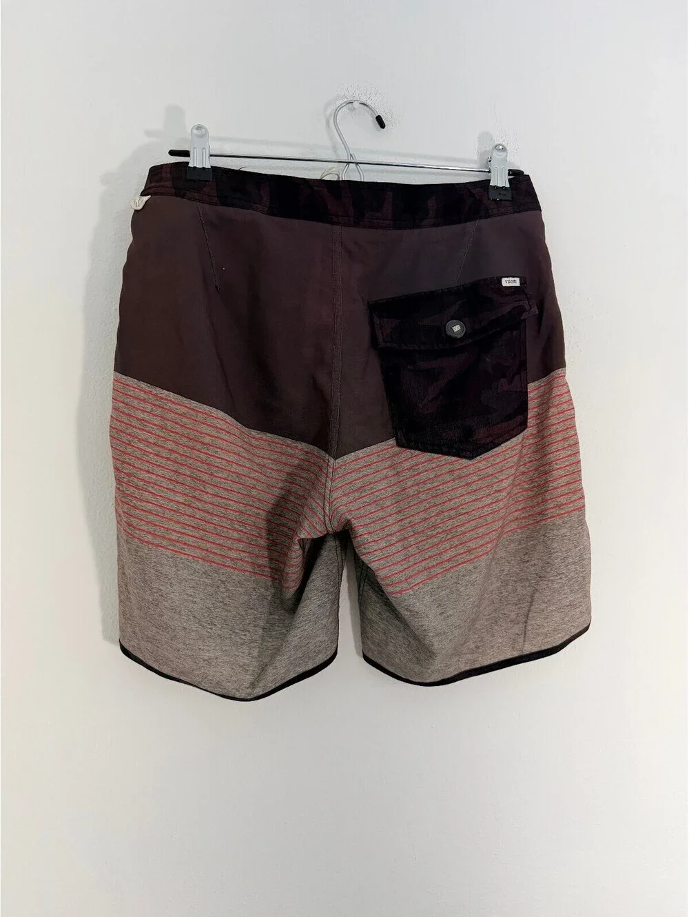 Vuori Boardshorts Men's Size 28 Brown Stripe 4-Way Stretch Hybrid Shorts